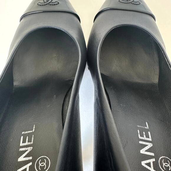 CHANEL 2015 CC Logo Cap Toe Chain Link Platform Pumps IT 39 Navy Blue - Picture 13 of 14